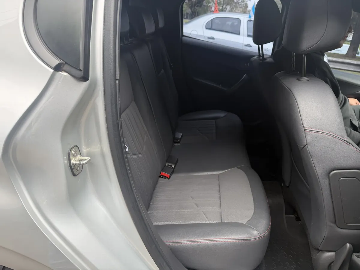 Peugeot 208 2017, foto 12