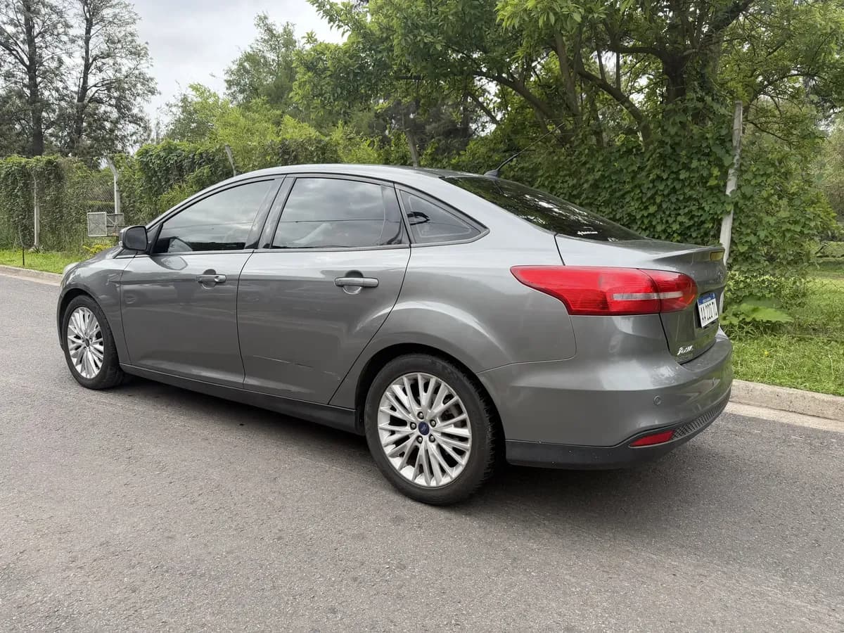 Ford Focus III 2016, foto 9