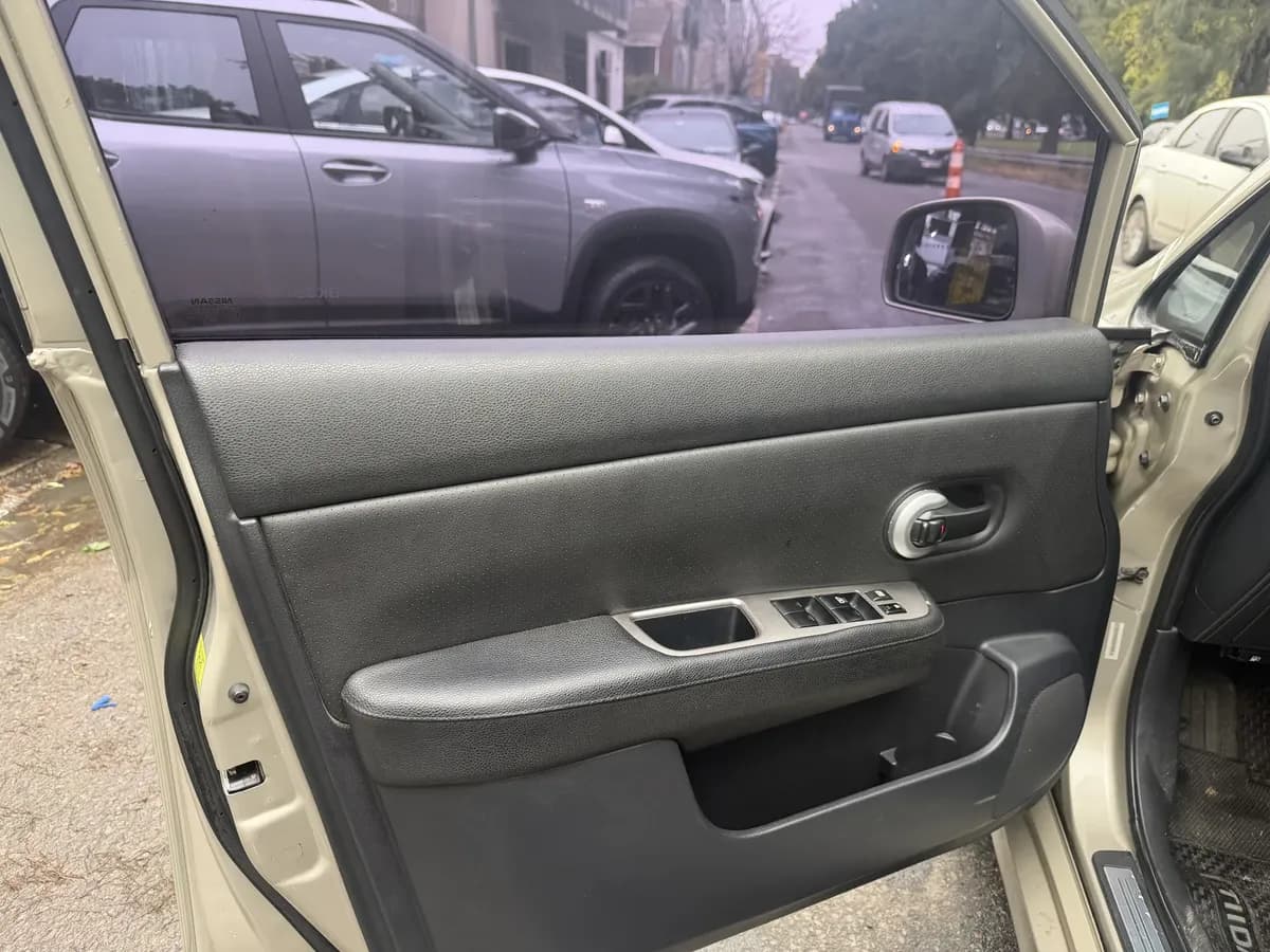 Nissan Tiida 2011, foto 8