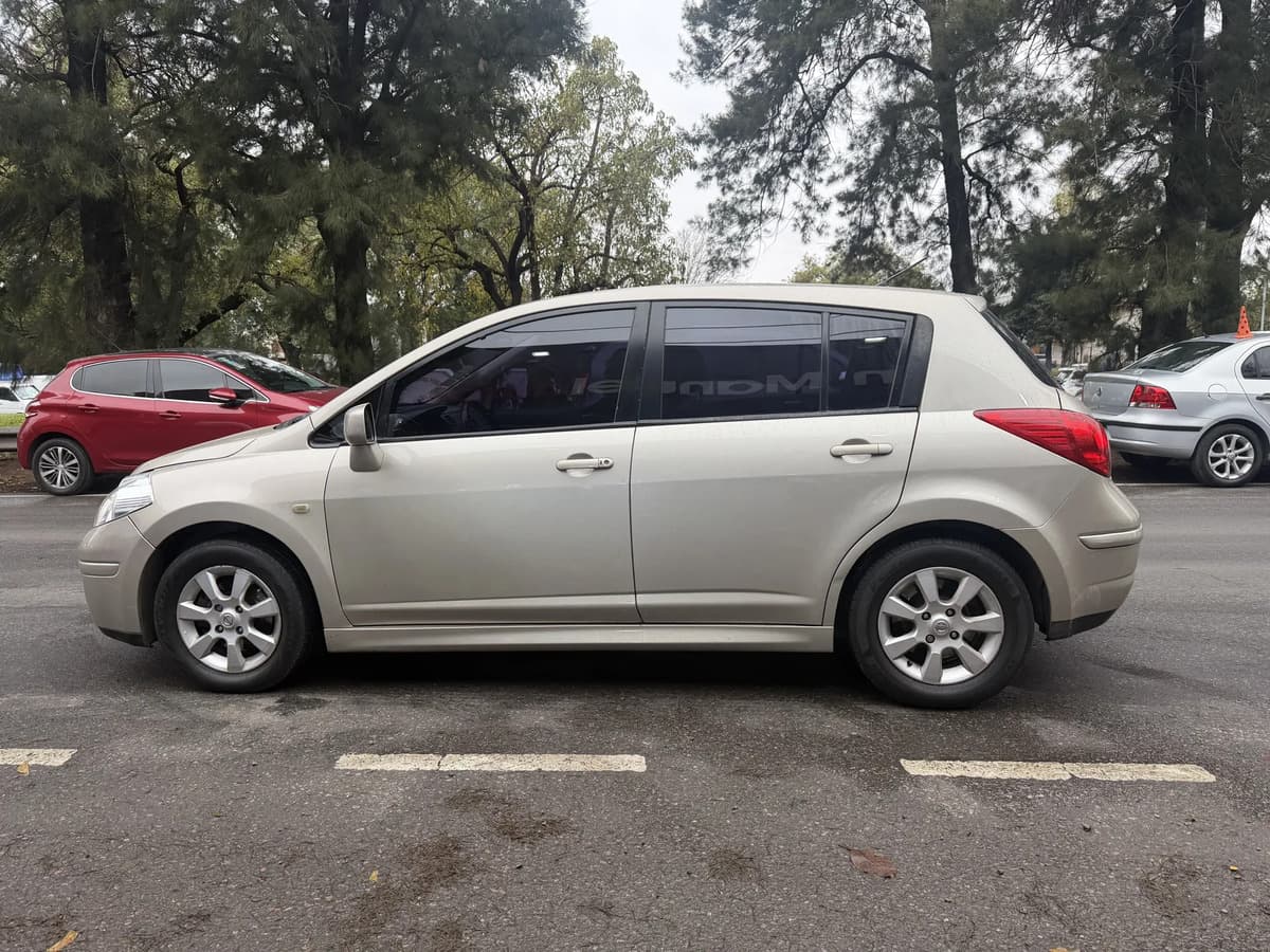 Nissan Tiida 2011, foto 13