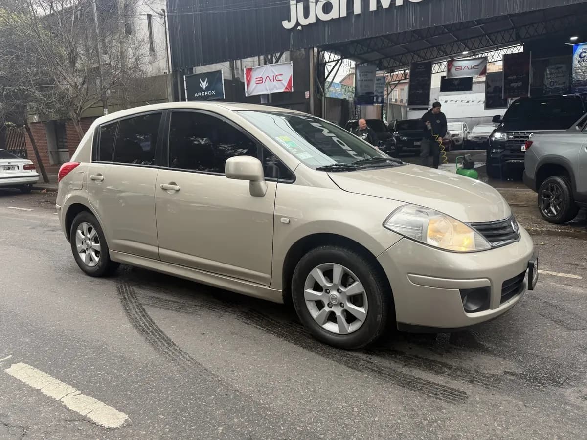 Nissan Tiida 2011, foto 2